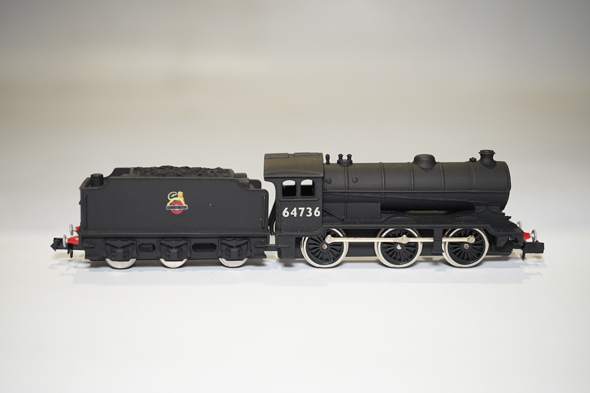 Three boxed Union Mills Models N gauge railway BR locomotives; a Class J39, 64736, a Class J11, 64394, and a Class 2P, 40323. Condition - good.